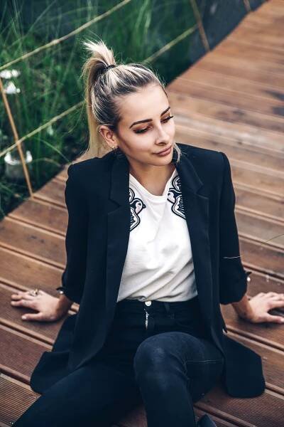 Spolumajitelka Cafe Elektric Francesca Kolowrat