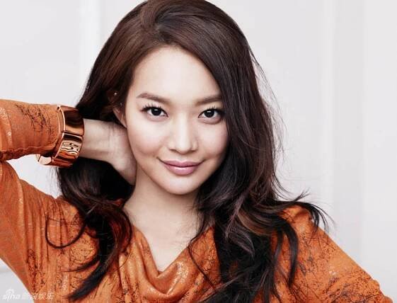Jak se Shin Min Ah udržuje v kondici? V péči o tělo je na sebe přísná a dodržuje zdravý životní styl