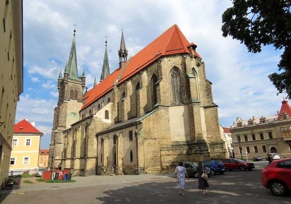 Úžasná a věčně mladá Helena Vondráčková rozproudila Chrudim i vzpomínky