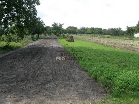Prodej stavebního pozemku 1227 m2 v obci Lužice, lokalita Záhumenice, 2 450 000 Kč