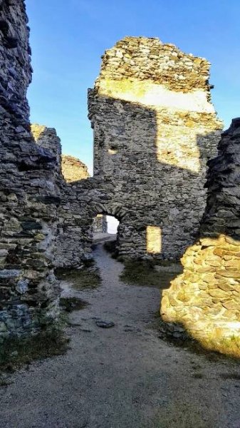 Zřícenina hradu Brníčko | TuristickaMapa.cz
