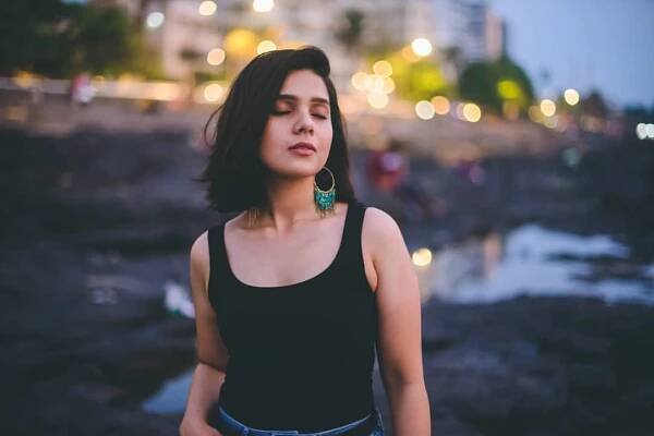 Rashmi Agdekar Wiki, Bio, Age, Movies, Husband, Family, Height, Images and More