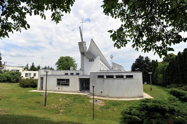 Kostel postavený navzdory socialistickým úředníkům. Nevšimli si, že jim roste za humny | Hospodářské noviny (HN.cz)