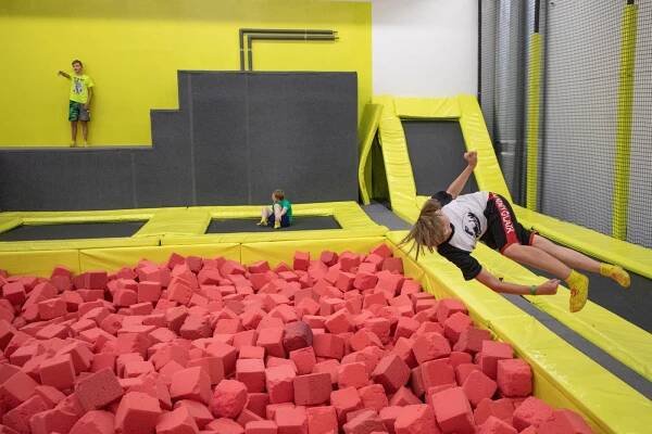 Svět na trampolíně je plný zábavy. Děti to vědí a touží po něm