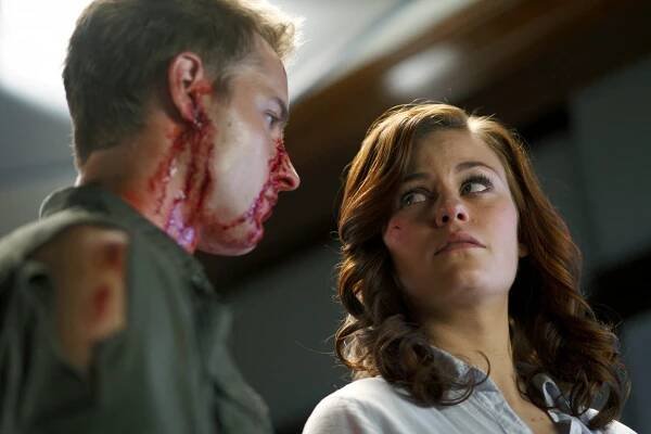 Smallville - Rukojmí - Z filmu - Justin Hartley, Cassidy Freeman