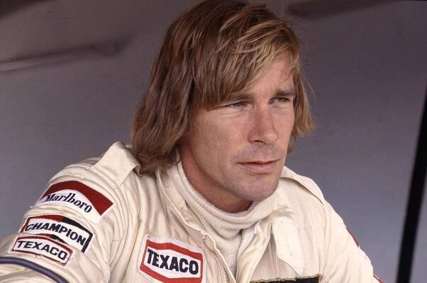 Před 45 lety stál Hunt naposledy na stupních vítězů. Šampion F1 se stal legendou