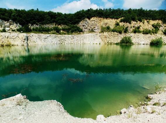 K romantickému místu,... - Jezero