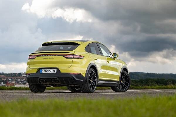 Porsche Cayenne před 21 lety předběhlo dobu. Dodnes je ideálním luxusním SUV pro milovníky značky