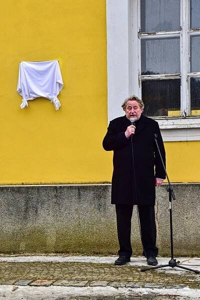 FOTO: V Jimramově odhalili pamětní desku Richardu Belcredimu, podívejte se