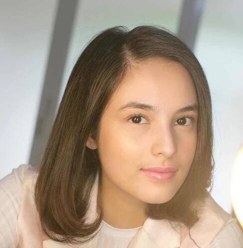 Chelsea Islan Selfie Photos