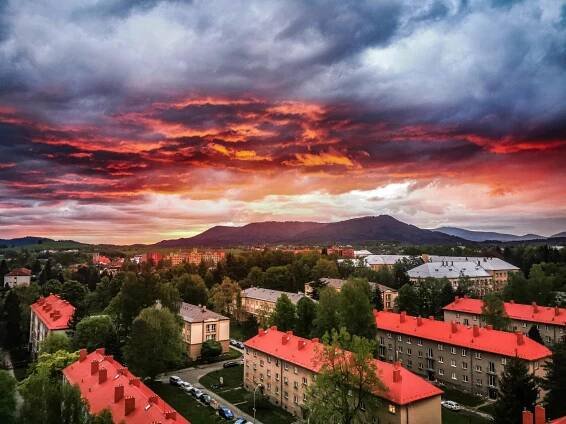 FOTO: Východ slunce nad Frenštátem byl magický. Na nebi rozprostřel paletu barev