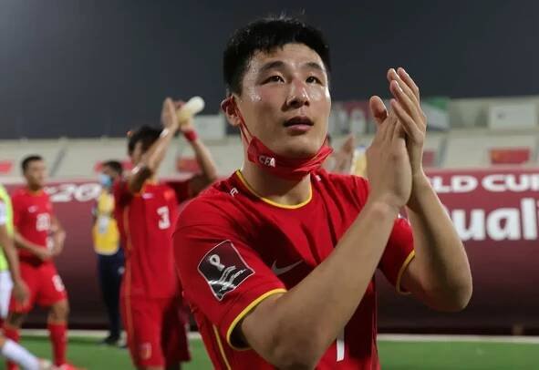 Wu Lei clapping the spectators