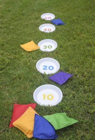 If you're having an outdoor wedding, lawn games are a fun way to make sure your guests are totally entertained! Great for cocktail hours and receptions. Kids Diy, Party Projects, Summer Diy Projects, Childrens Crafts, Childrens Party, Craft Projects
