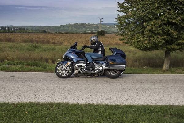 Test Honda Goldwing DCT: Za akýmkoľvek cieľom - AutoGrip