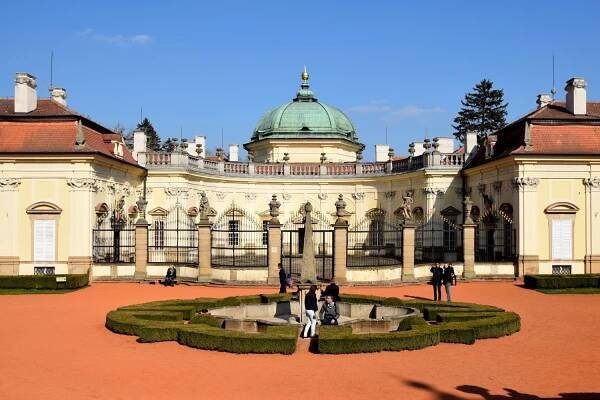 Bylo nebylo aneb Na hrady, zámky i do skanzenů za pohádkami