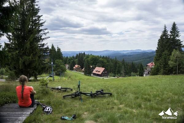 Z Ostravice za borůvkovými knedlíky na Doroťanku přes Gruň a Bílý Kříž | Horama