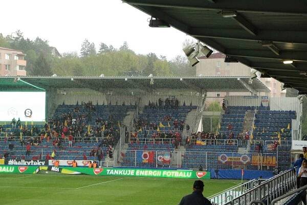 V Uherském Hradišti před finále MOL Cupu vydatně pršelo.