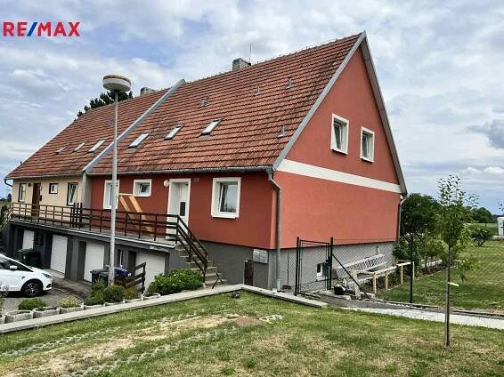 Pronájem prostorného bytu 4+1 v rodinném domě – Lesní Hluboké | RE/MAX Focus Plus