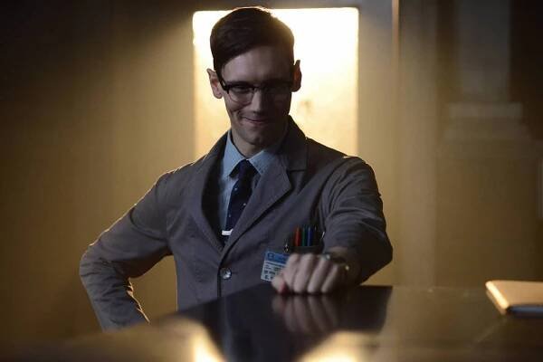 Gotham - Ťuk, ťuk - Z filmu - Cory Michael Smith