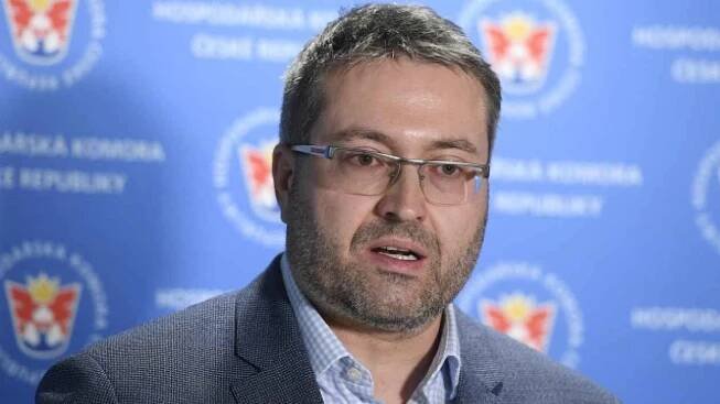 Ekonom David Navrátil: Pro pomoc firmám je nyní klíčová rychlost
