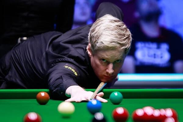 Neil Robertson playing snooker.