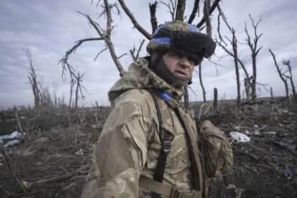 Situace na frontě se zhoršuje, uvedl šéf ukrajinské armády Syrskyj