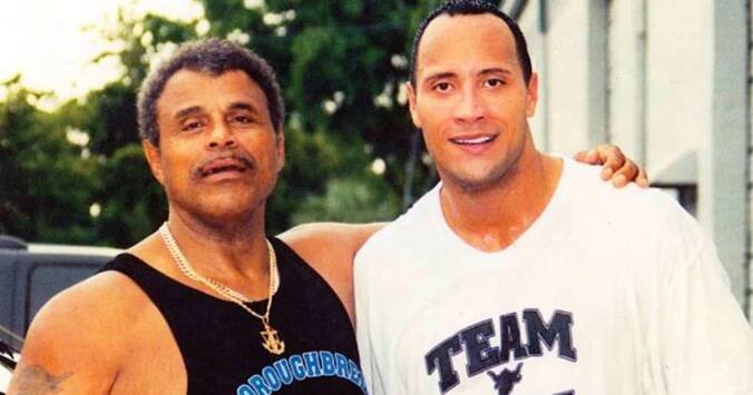 Dwayne "The Rock" Johnson smutní, zemřel mu otec
