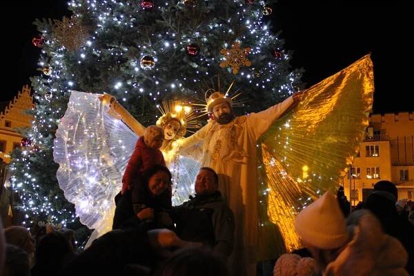 Pyroshow i obří andělé. Advent v Táboře začal už v pátek