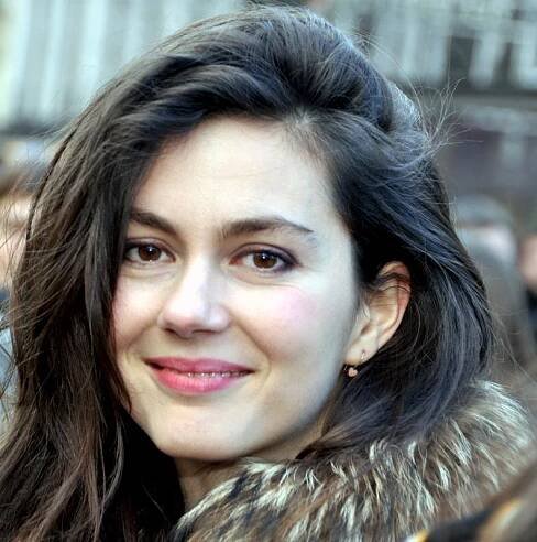 Soubor:Julia Faure 2013 2.jpg – Wikipedie
