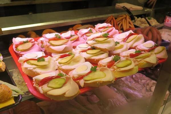 VIDEO: Bistro U Havlíčka v Třebíči otevřelo. První den je teplá sekaná zdarma