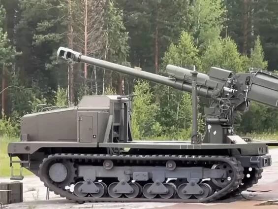 Rusko testuje nový prototyp houfnice bez posádky. Je to robotizovaný muzejní stroj ze sovětské éry - Techsvět