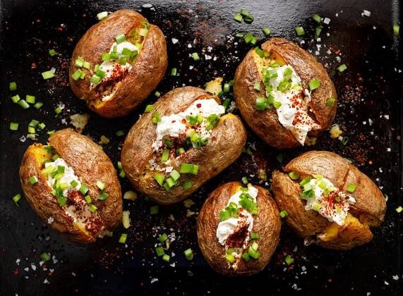 Brambora pečená v mikrovlnce – recept - Receptik.cz