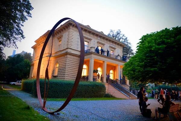 Otevíráme hvězdnou výstavu Star Dust Petra Písaříka - Villa Pellé