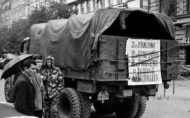 Galerie: OBRAZEM: Česko vzpomíná na okupaci v roce 1968. Podívejte se na unikátní fotografie - Fotka 5 - Echo24.cz