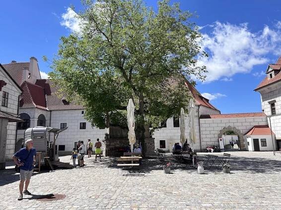 Průvody, dobové trhy i živé šachy. Krumlov ožije renesancí