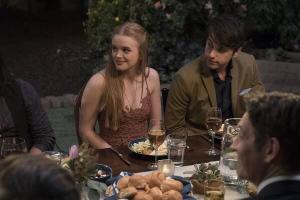 Fosterovi - Seznamte se Fosterovými - Z filmu - Abigail Cowen, David Lambert