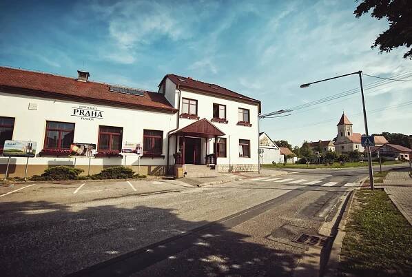 Restaurace a Penzion Praha, Dolní Dunajovice | Hotel.cz
