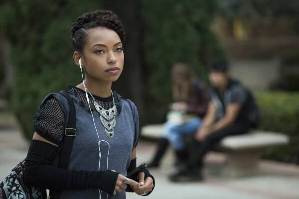 Drazí běloši - Kapitola I. - Z filmu - Logan Browning