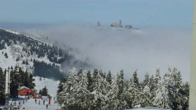 Pohled na sousední Fichtelberg na druhé straně hranice