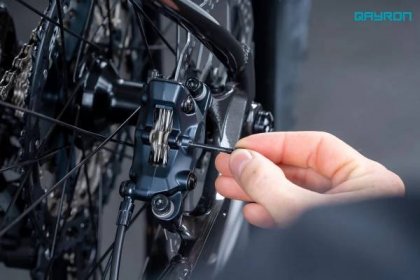 Jak vyměnit brzdové destičky na svém kole? | Novinky | Qayron Bike 