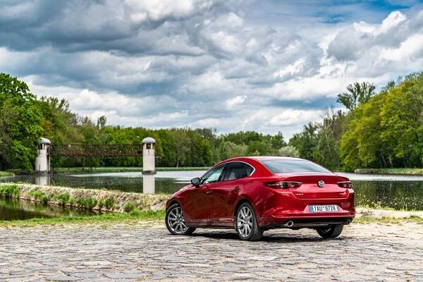 Test Mazda3 sedan Skyactiv-X180 2020: Vynikající kombinace - roadblog.cz