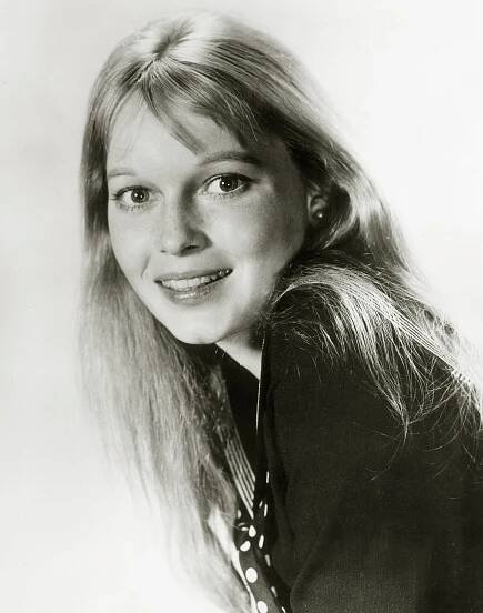 Neskutečná Mia Farrow (78): S dlouhými kadeřemi zářila vedle fešného syna, jehož otcem je Woody Allen