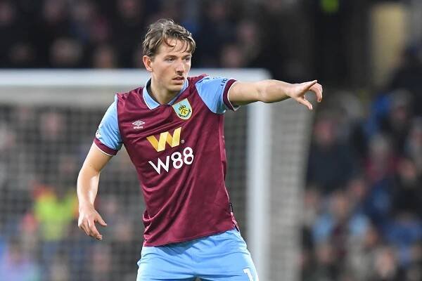 Burnley FC v Wolverhampton Wanderers - Premier League