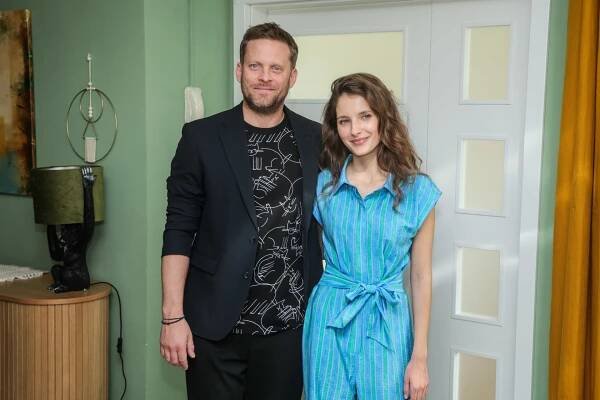 Jakub Prachař a Sara Sandeva v hlavních rolích seriálu Jakub a Sára