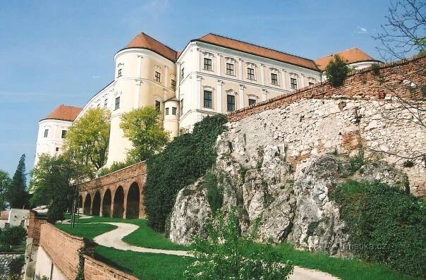 Fotogalerie Mikulov - městské hradby - Mikulov - část hradeb u tenisového hřiště - č. 212305 | Turistika.cz