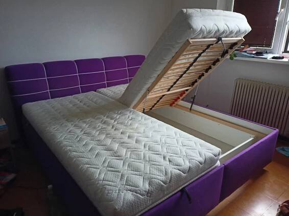 Prodám manželskou postel. Výška bez pozadí 45cm Výška 100cm Délka 220cm Šířka 190cm Madrace 2x90cm výška 20cm zdravotní Cena celé postele 10.000kč - InzerceTrinec.cz