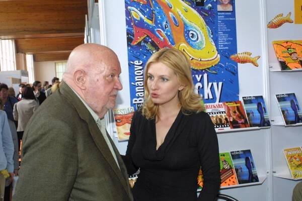Bářin tatínek Josef Nesvadba byl psychoterapeut a slavný autor sci-fi. Podílel se také na filmech Blbec z Xeenemünde a Zabil jsem Einsteina, pánové...