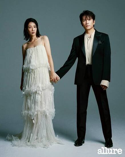 Lee Bo Young a Ji Sung prehovorili o dlhoročnom spoločnom živote, neprestávajúcej láske, deťoch a mnohom ďalšom - Asianstyle