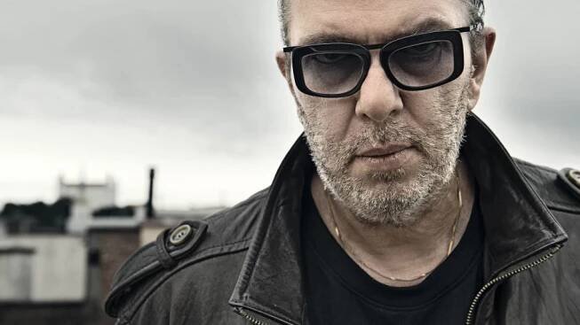 Richard Müller na novém albu není k slzám vodotěsný, díky textaři Uličnému