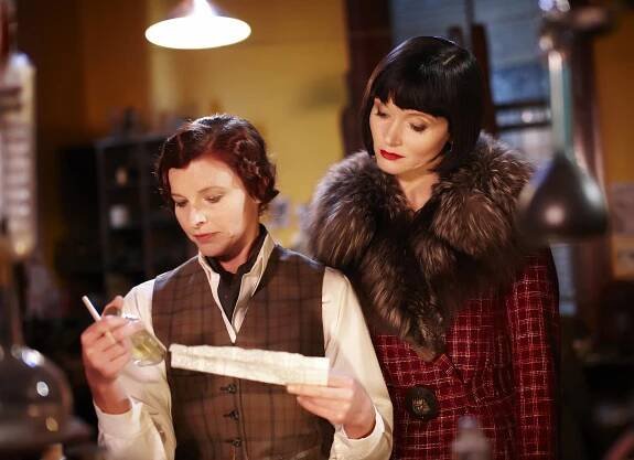 Vražedné záhady slečny Fisherové - Hrozinky a mandle - Z filmu - Essie Davis
